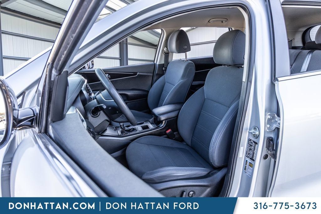Used 2019 Kia Sorento FWD V6 image 15