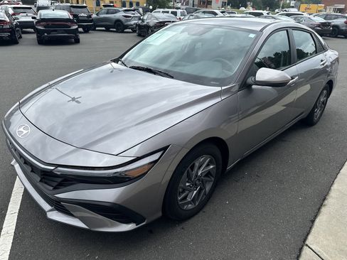Used 2024 Hyundai Elantra SEL image 4