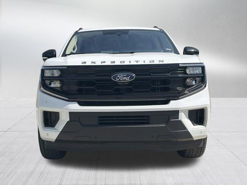 Used 2025 Ford Expedition Active AWD/4WD image 2