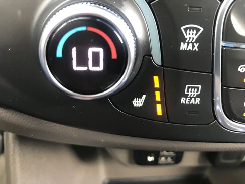 Used 2020 Chevrolet Traverse LT w/ LT Premium Package image 29