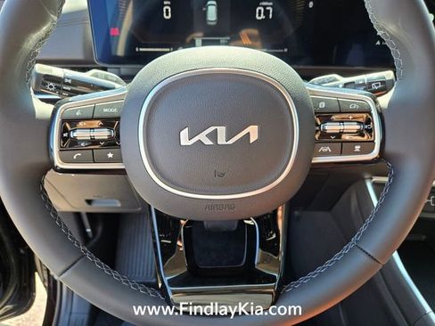 New 2026 Kia Carnival EX FWD image 16