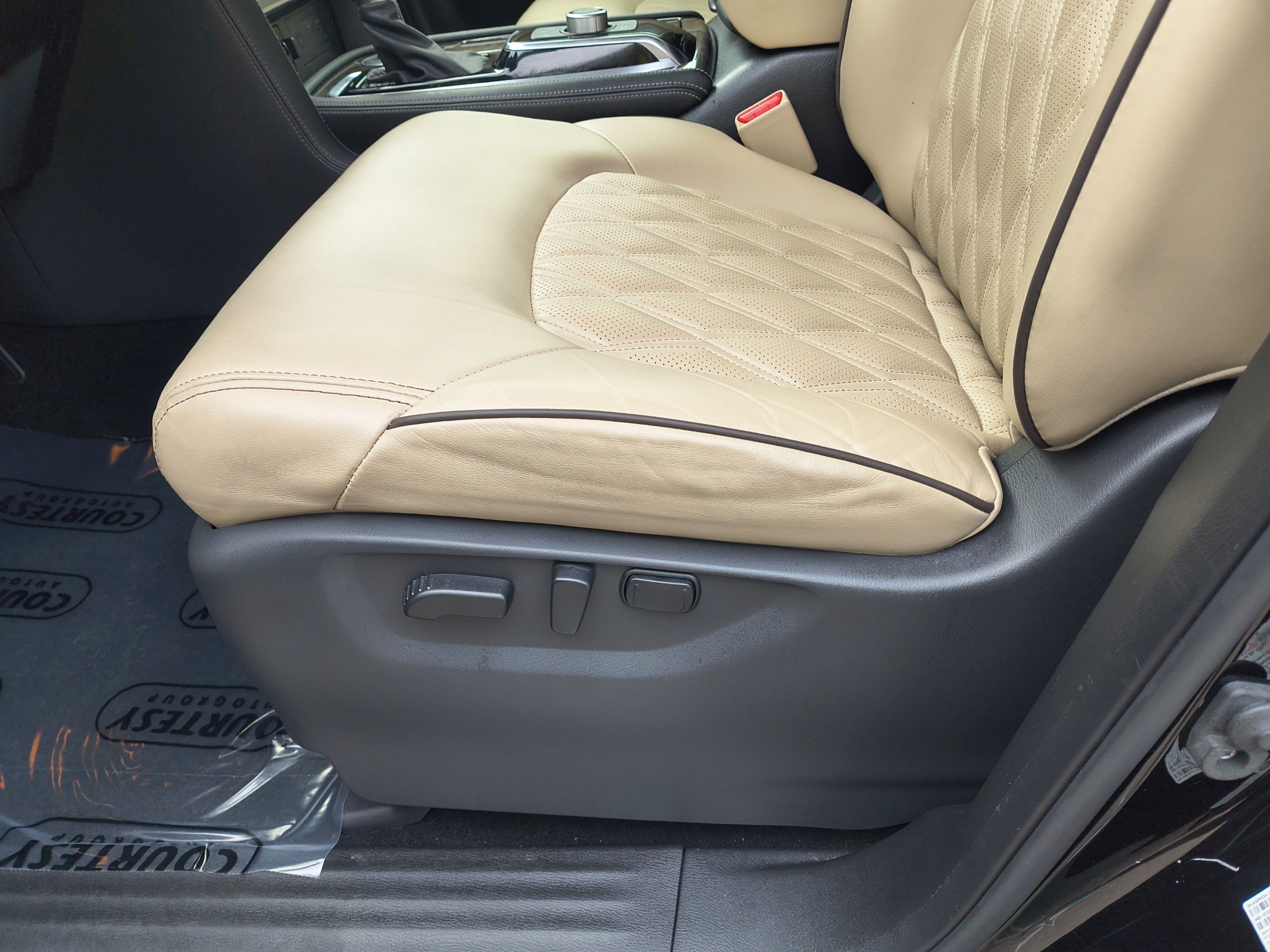 Used 2023 Nissan Armada Platinum w/ Captain's Chairs Package RWD image 25