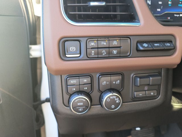 Used 2024 Chevrolet Suburban High Country AWD/4WD image 16