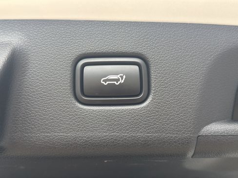Used 2022 Hyundai Palisade Limited FWD image 18