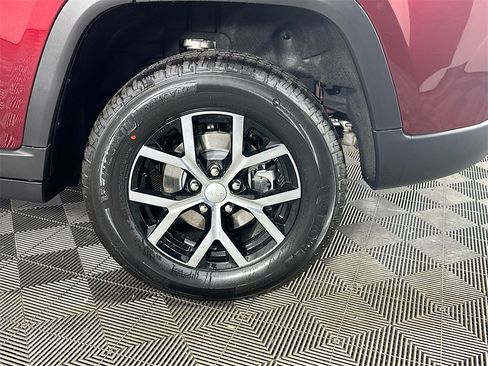 New 2025 Jeep Grand Cherokee Limited image 17