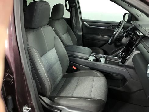 Used 2025 GMC Acadia Elevation image 6