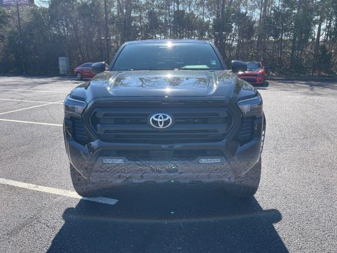 Used 2025 Toyota Tacoma SR5 image 2