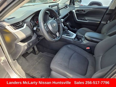 Used 2021 Toyota RAV4 LE FWD image 17
