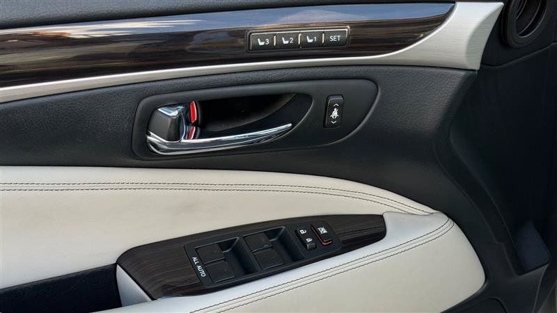 Used 2013 Lexus LS 460 w/ Comfort Pkg RWD image 21
