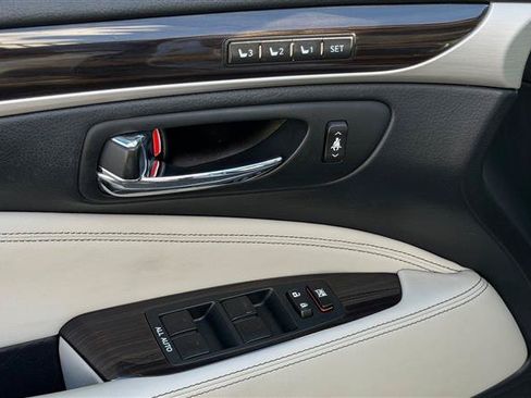 Used 2013 Lexus LS 460 w/ Comfort Pkg RWD image 21