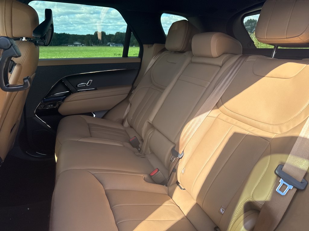 New 2026 Land Rover Range Rover Sport SE AWD/4WD image 14