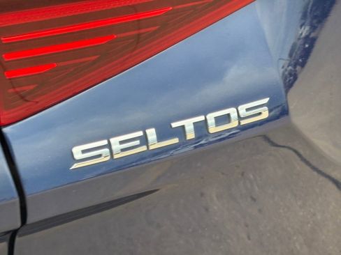 Used 2021 Kia Seltos EX image 9