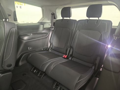 Certified 2023 Jeep Grand Cherokee L Laredo image 14