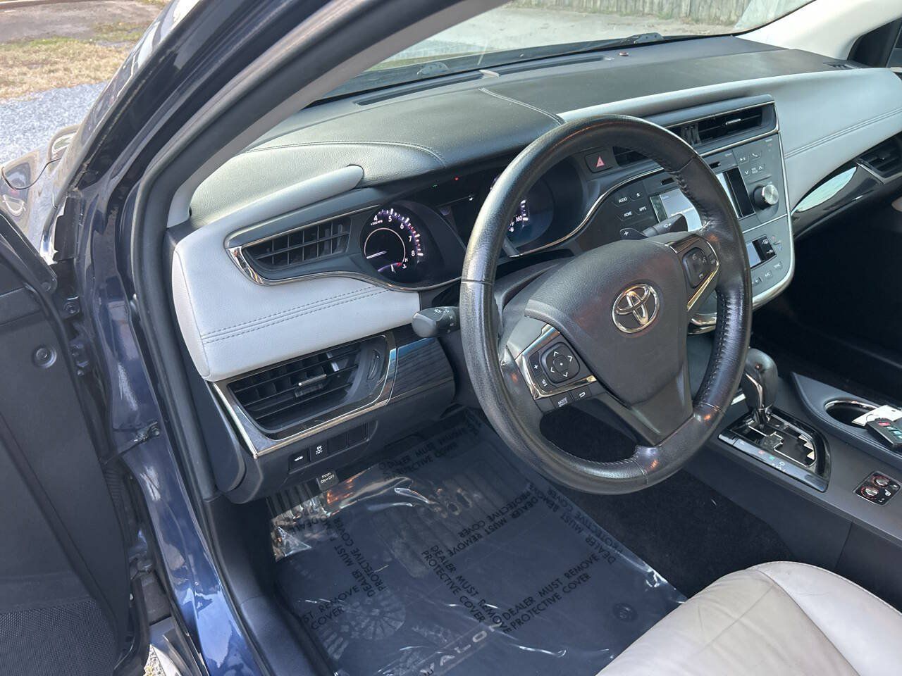 Used 2015 Toyota Avalon XLE w/ Preferred Accessory Package FWD image 10
