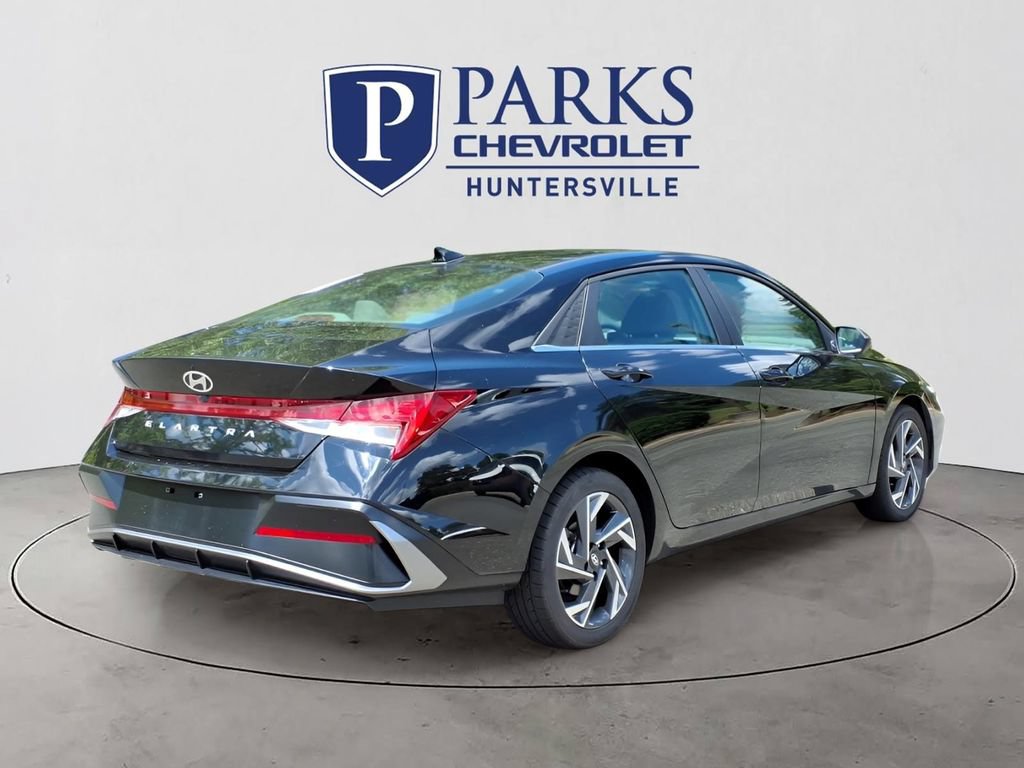 Used 2025 Hyundai Elantra SEL FWD image 33