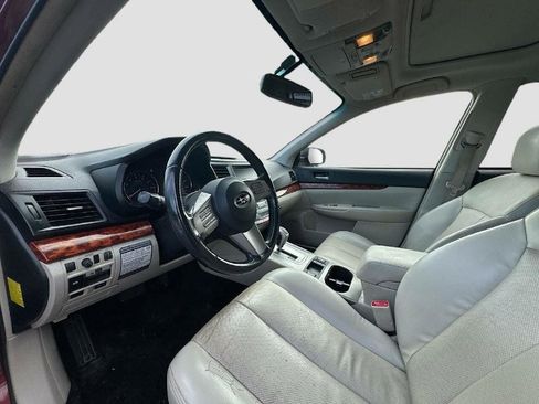 Used 2011 Subaru Outback 2.5i Limited image 9