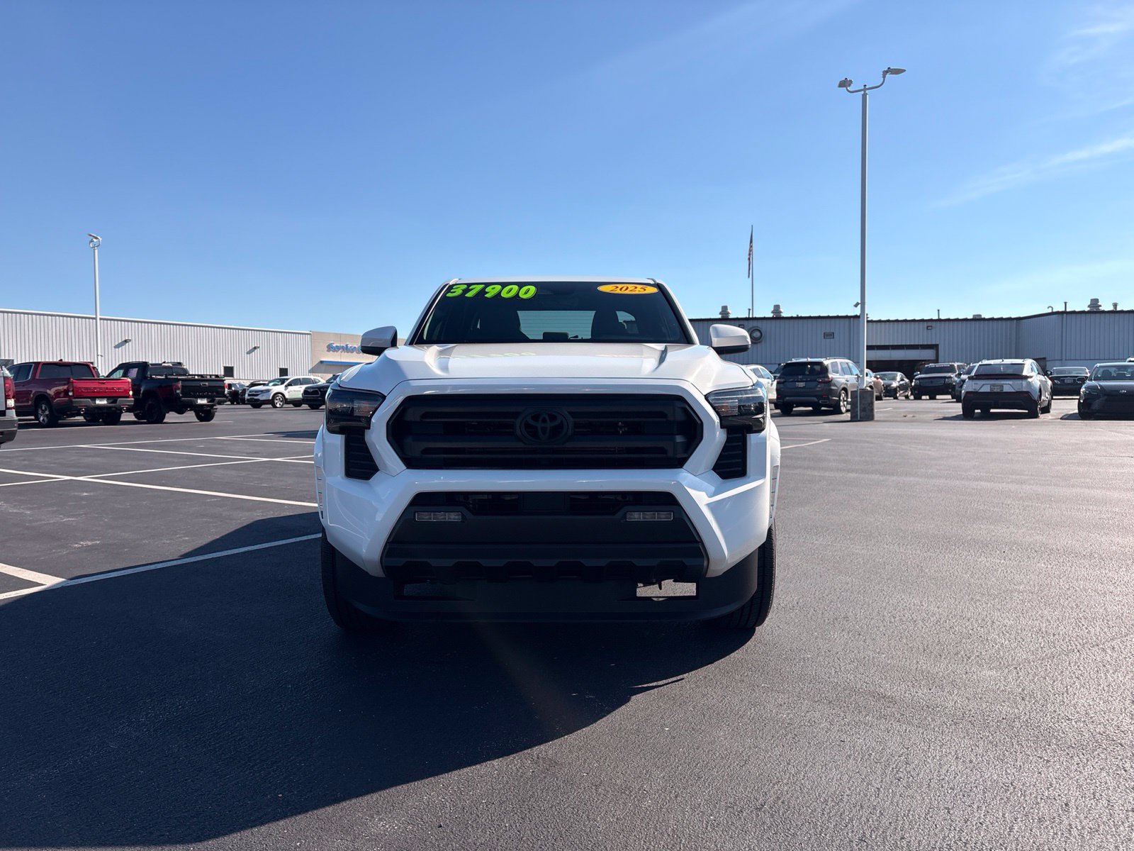 Used 2025 Toyota Tacoma SR5 AWD/4WD image 9