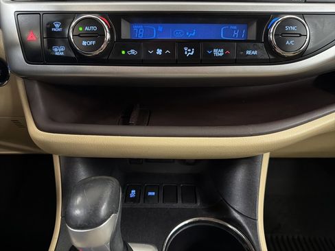 Used 2017 Toyota Highlander XLE image 16