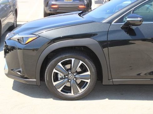 Certified 2025 Lexus UX 300h FWD image 4