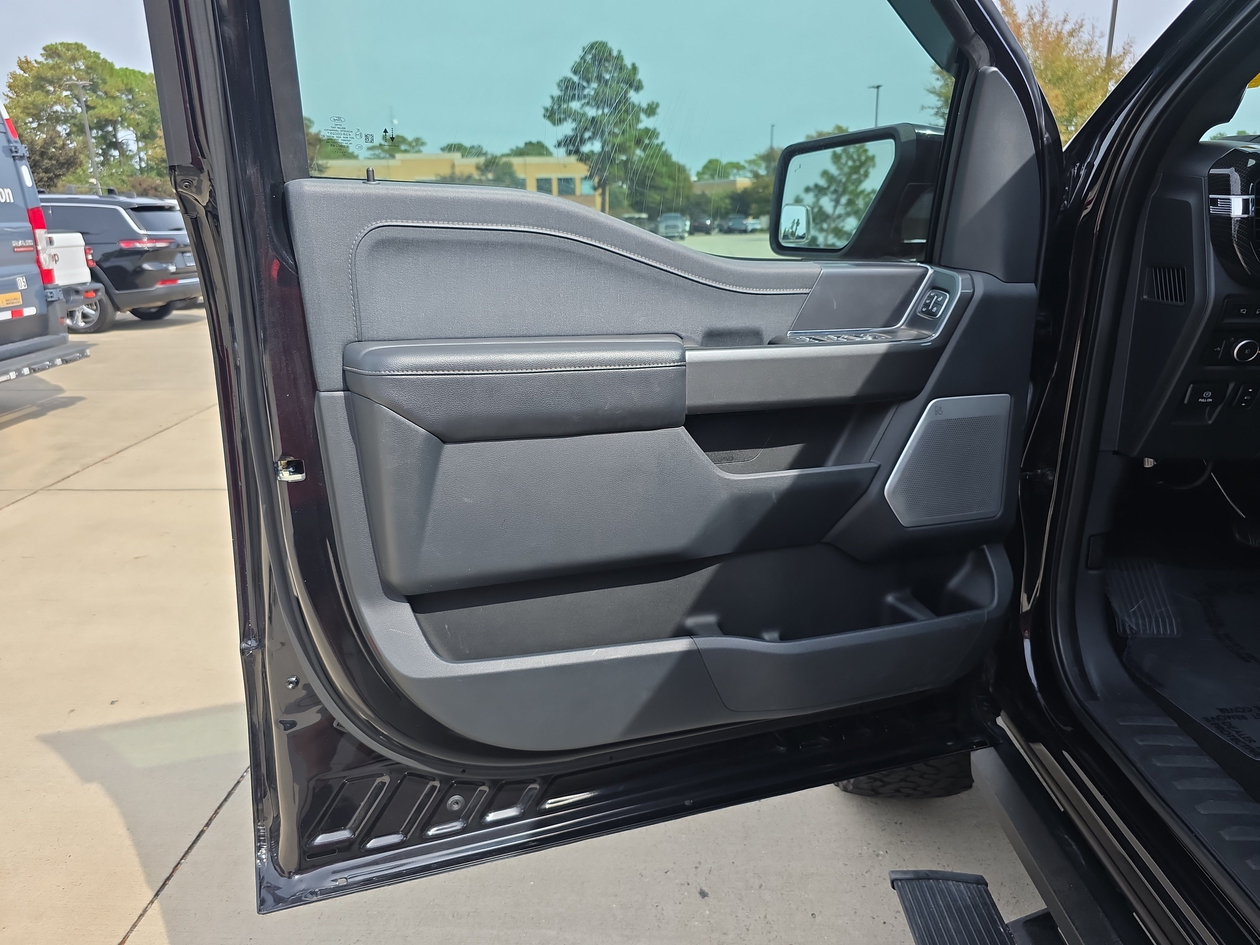 Used 2022 Ford F150 Lariat w/ Equipment Group 502A High AWD/4WD image 13