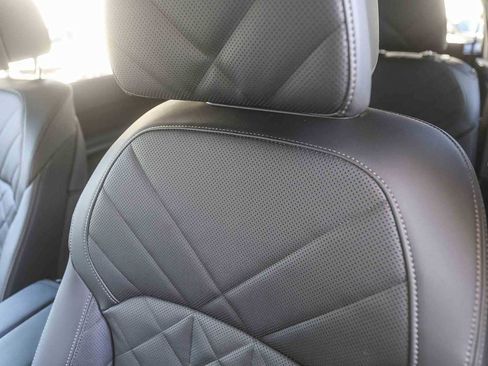 Certified 2024 BMW X7 xDrive40i w/ M Sport Package image 21