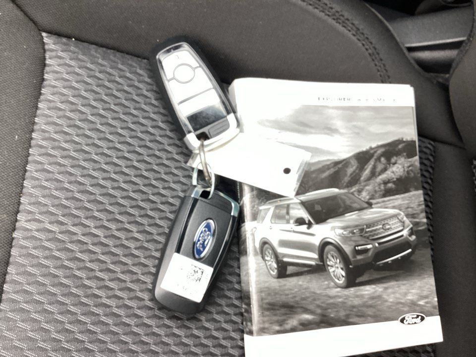 Used 2022 Ford Explorer XLT AWD/4WD image 38