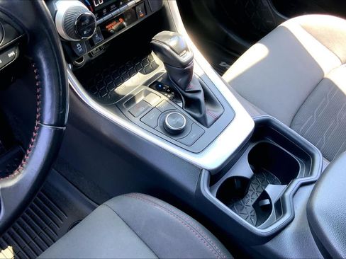 Used 2021 Toyota RAV4 SE w/ Weather & Moonroof Package AWD/4WD image 16