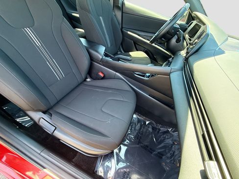 Used 2025 Hyundai Elantra Sport image 14