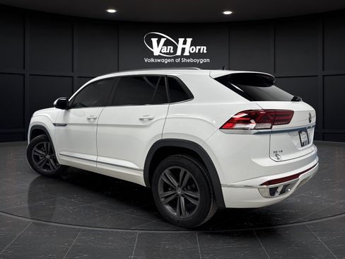 Used 2021 Volkswagen Atlas Cross Sport SE w/ Panoramic Sunroof Package FWD image 3