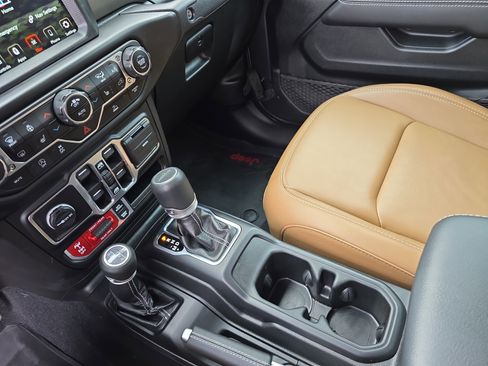 Used 2022 Jeep Gladiator Rubicon w/ LED Lighting Group image 23