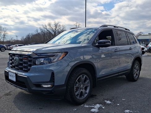 Used 2024 Honda Passport TrailSport image 3