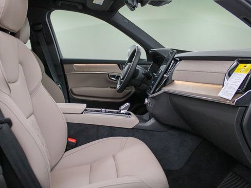 Used 2026 Volvo XC90 B5 Plus w/ Protection Package Premier AWD/4WD image 15