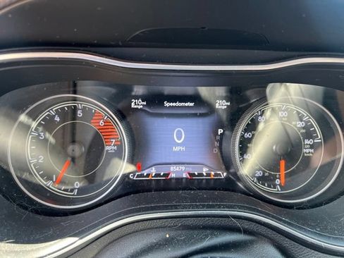 Used 2019 Jeep Cherokee Limited AWD/4WD image 17