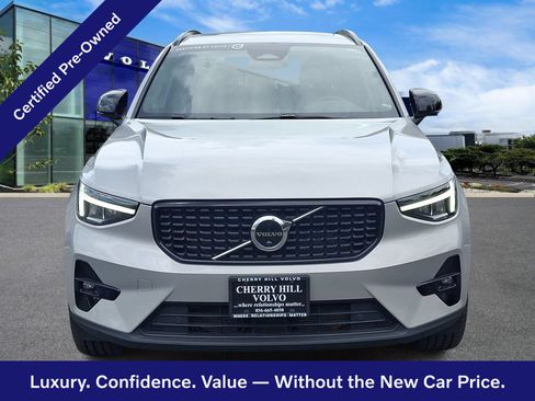 Certified 2023 Volvo XC40 B5 Plus AWD/4WD image 2