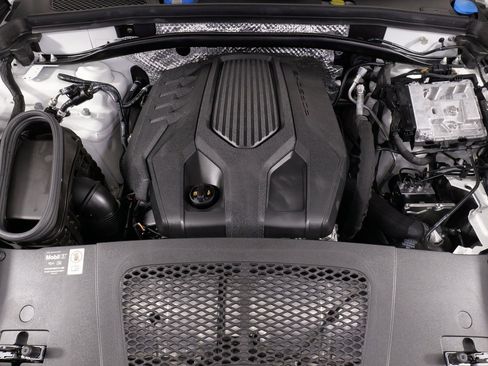 Used 2025 Porsche Macan image 74