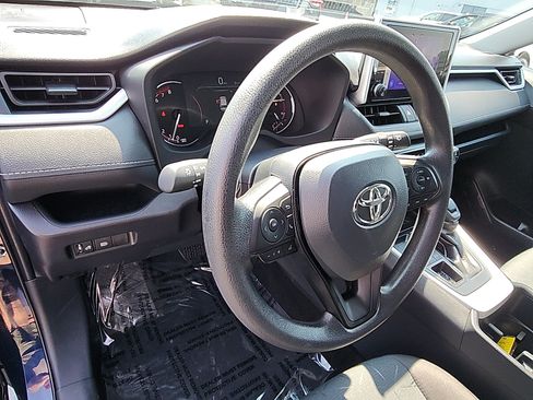 Used 2025 Toyota RAV4 XLE AWD/4WD image 11