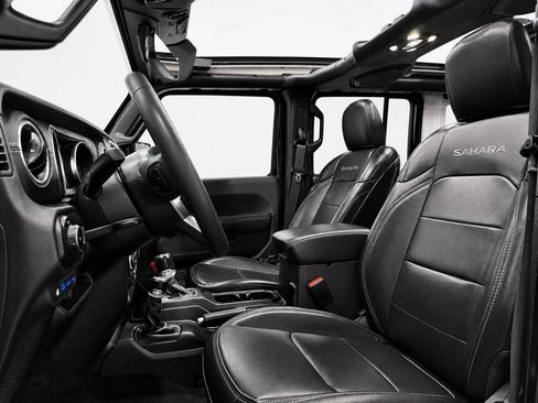 Used 2023 Jeep Wrangler Unlimited Sahara w/ Cold Weather Group AWD/4WD image 16