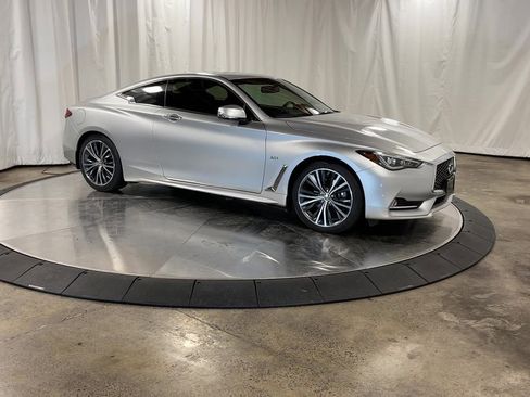 Used 2018 INFINITI Q60 3.0t Luxe w/ Sensory Package 3.0T Luxe image 2
