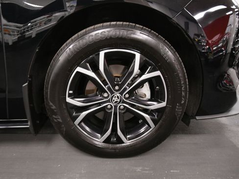 Used 2025 Toyota Sienna Platinum AWD/4WD image 33