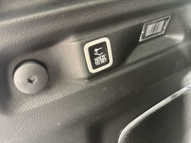 Used 2023 Jeep Grand Cherokee L Limited AWD/4WD image 36