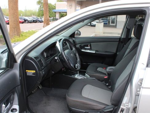 Used 2009 Kia Spectra5 SX image 9