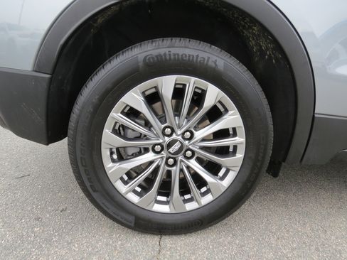 Used 2024 Cadillac XT4 Premium Luxury image 12