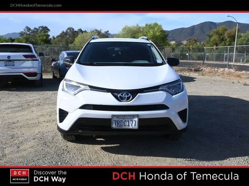 Used 2016 Toyota RAV4 LE w/ Preferred Accessory Package FWD image 2