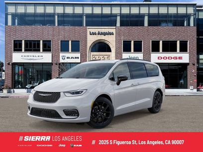 New 2025 Chrysler Pacifica Limited