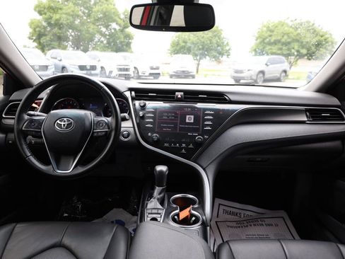 Used 2019 Toyota Camry XSE FWD image 14