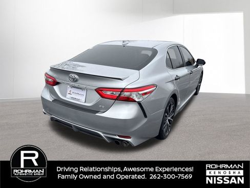 Used 2020 Toyota Camry SE image 4