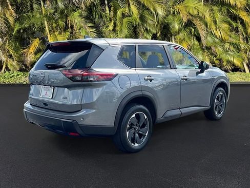 Used 2024 Nissan Rogue SV FWD image 4