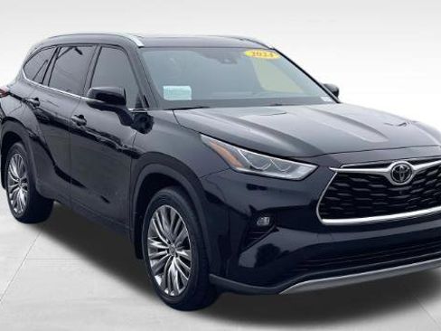 Used 2024 Toyota Highlander Platinum image 1