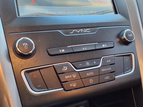 Used 2020 Ford Fusion SE image 22