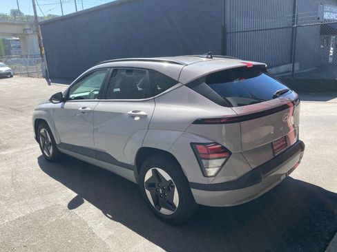 Used 2024 Hyundai Kona SEL FWD image 5